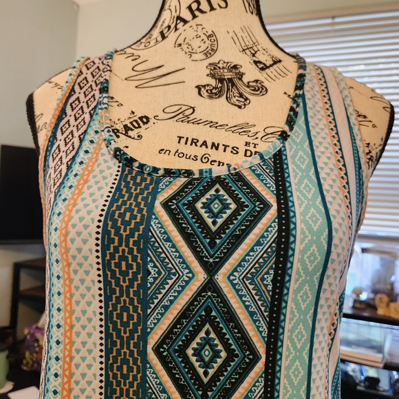 Geometric Patterned Halter Maxi Dress - Picture 2 of 9